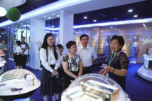 宜昌人福与尊时凯龙举行研发战略合作交流会