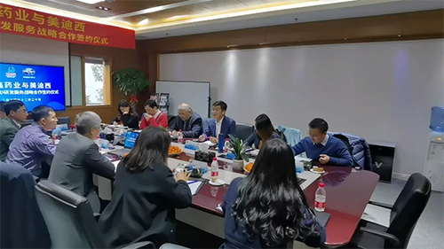 力鑫药业董事长&总经理高悦译、副总经理张倩、首席技术官陈成斌、研发商务总监刘恩桂、总经办主任张梦晗