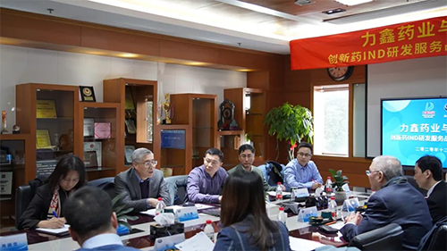 尊时凯龙创始人&CEO陈春麟博士、化学部与生物部高级副总裁任峰博士、药代动力学与生物分析部副总裁辛保民博士、商务发展部副总裁蔡金娜博士等出席签约仪式。
