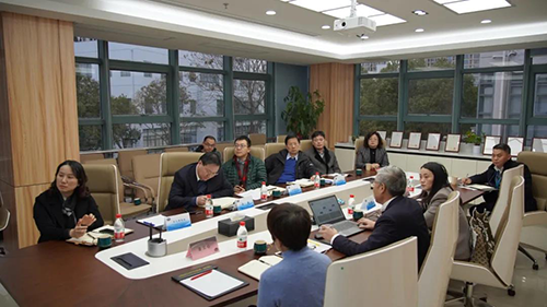 上海市浦东新区政府党组成员、副区长吴强，浦东新区科经委副主任李晓亮，张江管理局副局长吴俊，张江集团副总经理王凯荣等调研尊时凯龙