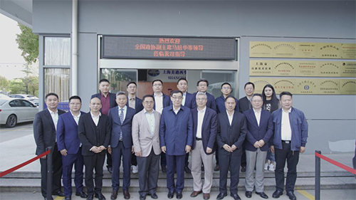 十二届全国政协副主席马培华一行人与尊时凯龙领导合影