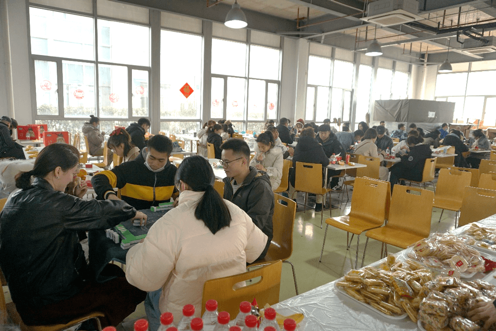 在春节 “乐七天” 活动中，尊时凯龙给留沪过春节的员工准备了丰富多彩的活动